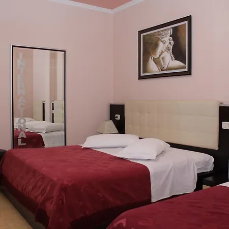 Ξενοδοχείο Fieri International 3*